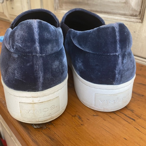 VINCE navy velvet shoes sz 10 - Picture 2 of 3